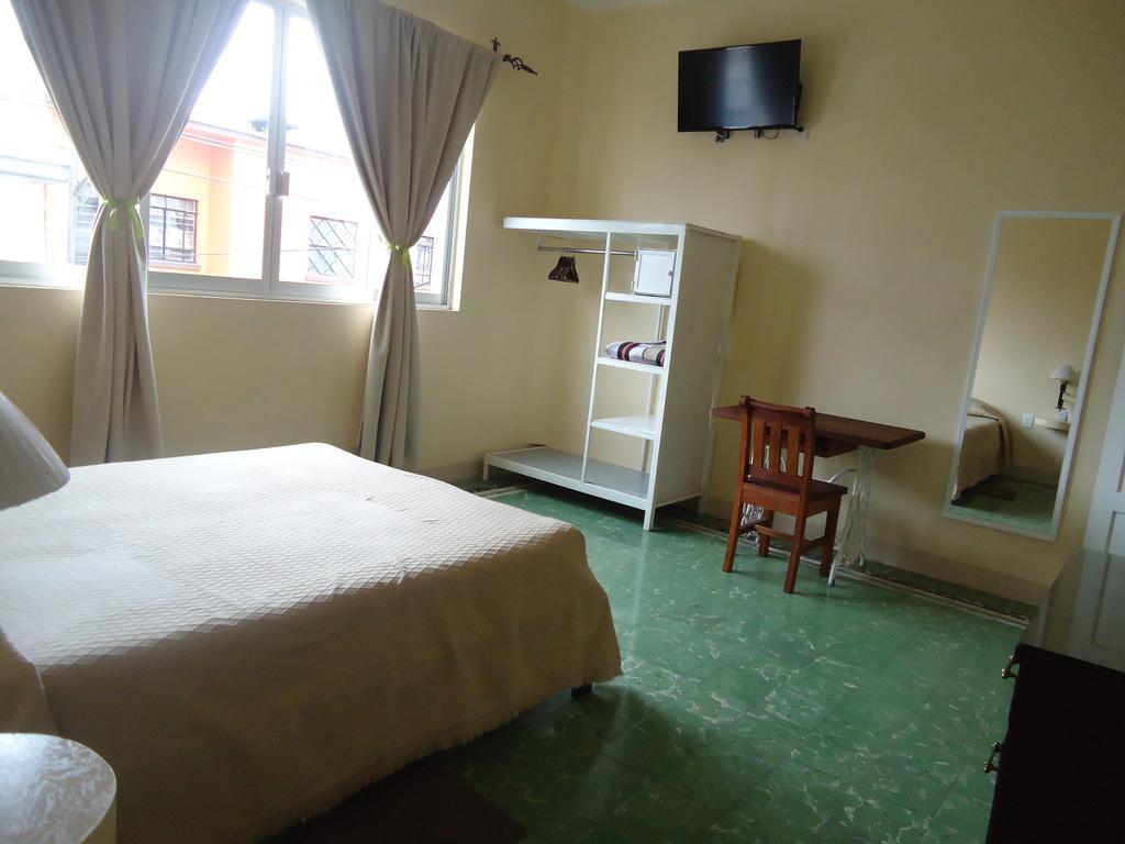 Hotel Suites Córdoba Quarto foto